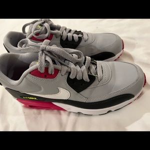 Nike Air Max Black grey Pink neon green details